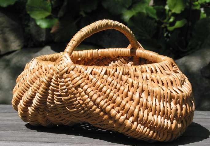 Frame (rib) basket from spruce roots